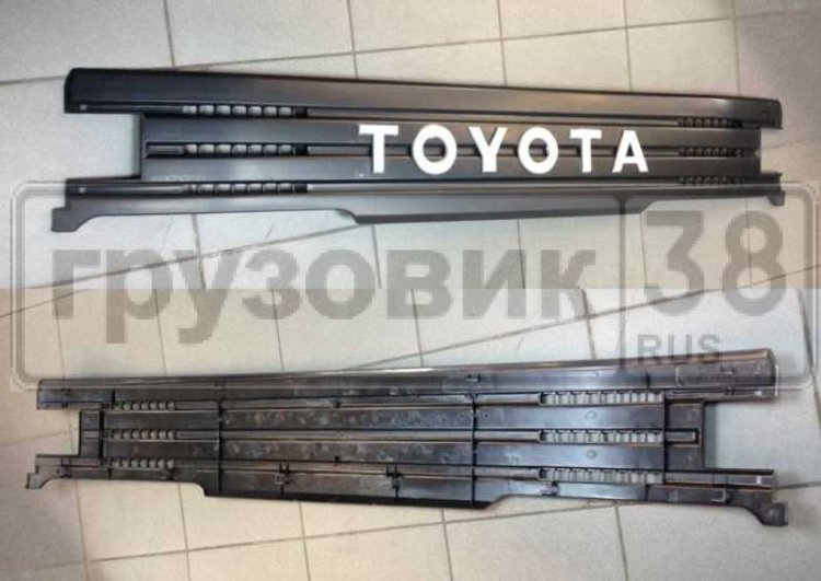 Решётка радиатора верхняя, узкая кабина Toyota Dyna 88-95 (см.коммент)